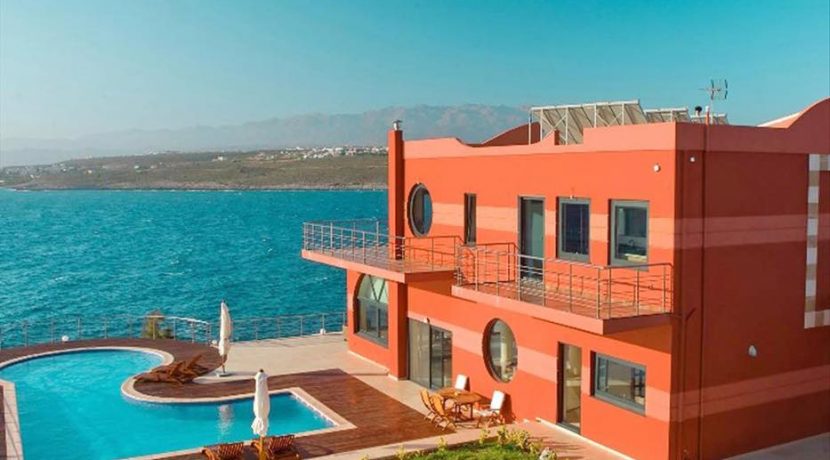 Super Seafront Villa at Crete 1