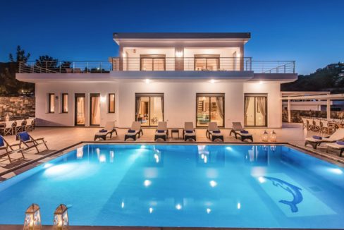 Luxury Villa in Agios Nikolaos Crete, by the sea. Villas for Sale in Crete, Seafront Villas in Crete, Luxury Estate Crete 2