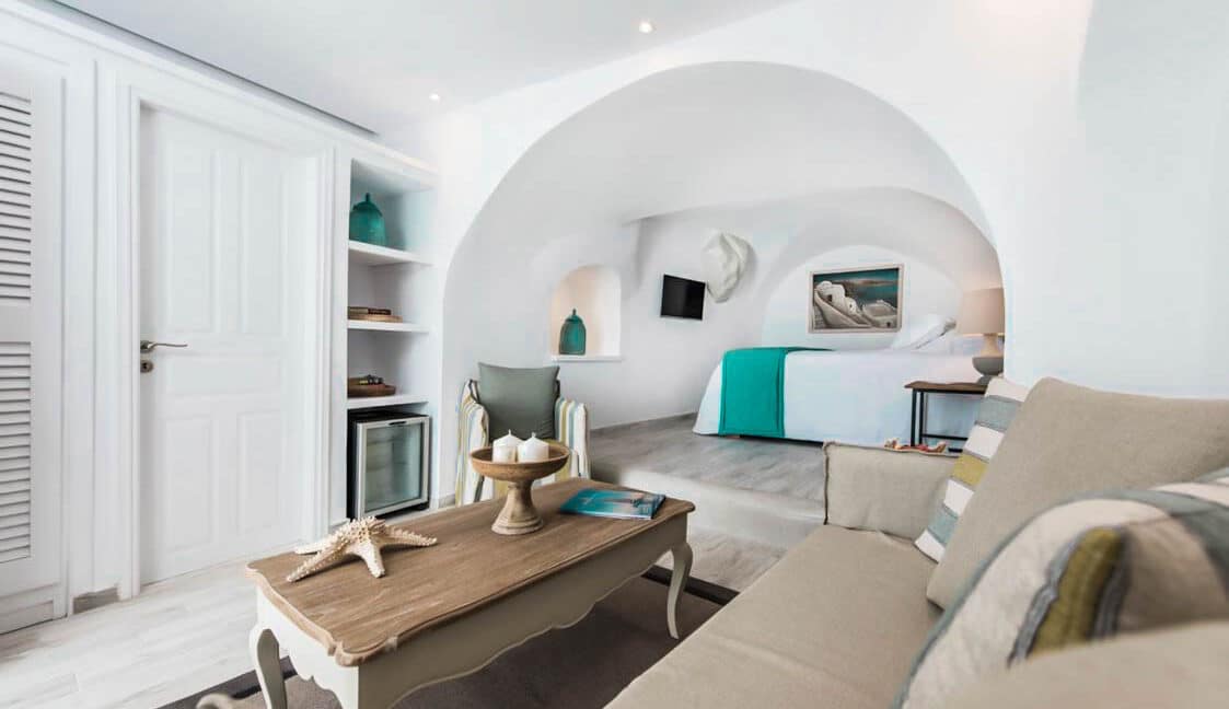 3 Suites for Sale in Imerovigli Santorini 1