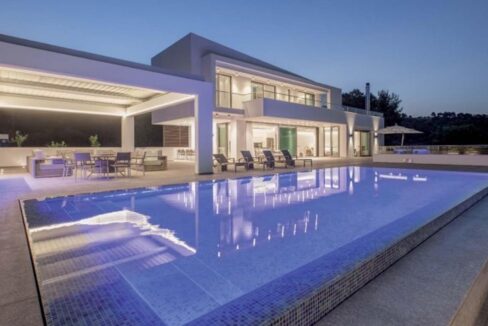 Luxury Seafront Property in Skiathos Greece. Hyperlux Seafront Villa in Greece 25