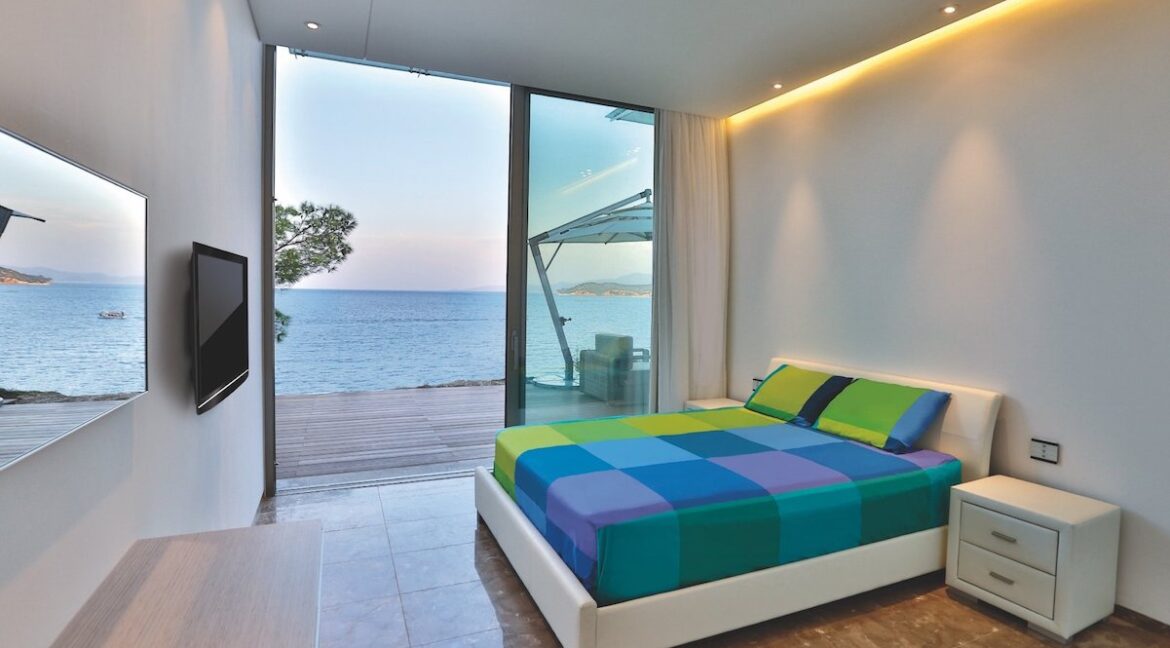 Luxury Seafront Property in Skiathos Greece. Hyperlux Seafront Villa in Greece 4