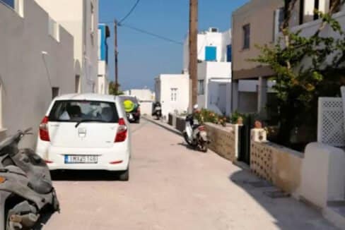 House capable to construct 2-3 apartments in Oia 2