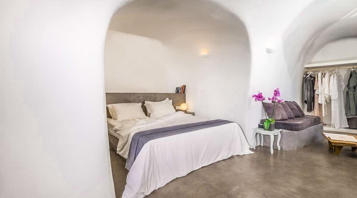 Luxury Caldera Suite Oia Santorini Greece for sale. Santorini Properties 2