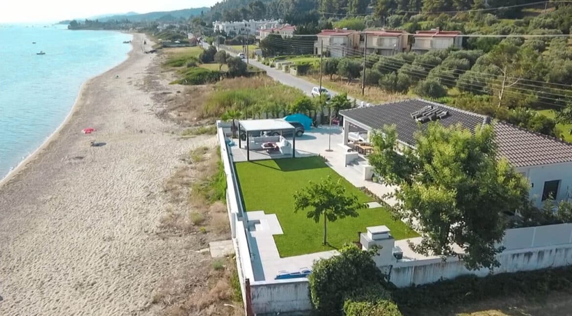 Seafront Villa Kassandra Chalkidiki for sale, Halkidiki Luxury Properties. Buy Villa in Halkidiki Greece. Real Estate Halkidiki Greece 11