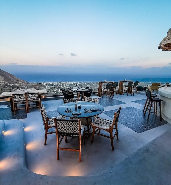 Building for cafe bar restaurant in Santorini 9