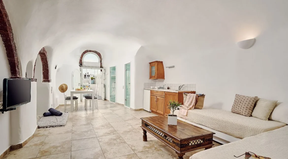 Exquisite Villa for Sale with Panoramic Views in Imerovigli, Santorini 16