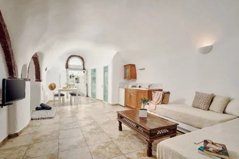 Exquisite Villa for Sale with Panoramic Views in Imerovigli, Santorini 16