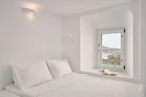 Exquisite Villa for Sale with Panoramic Views in Imerovigli, Santorini 6