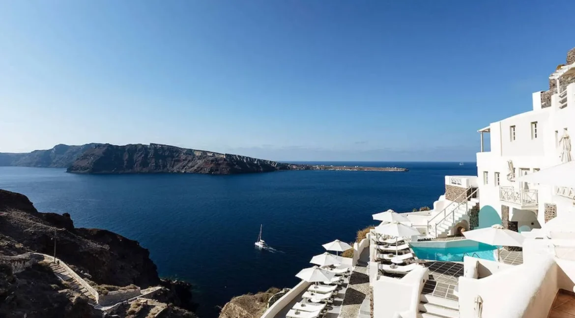 Luxury Suites Hotel in Oia of Santorini 2