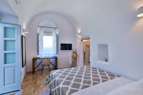 Super Lux Villa in Oia at Caldera of Santorini 4