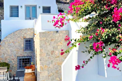 Two independent suites for Sale in Santorini