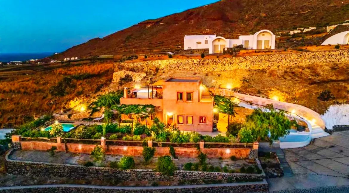 Villa at Foinikia of Oia in Santorini for sale 11