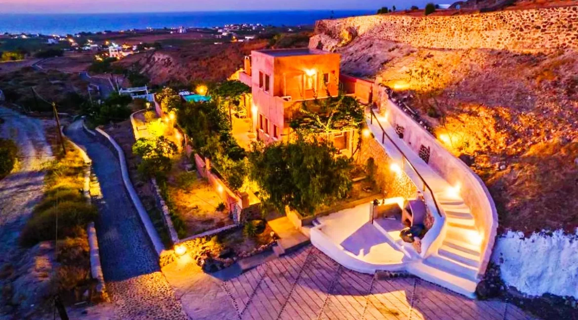 Villa at Foinikia of Oia in Santorini for sale 23