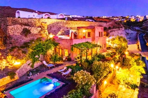 Villa at Foinikia of Oia in Santorini for sale 28