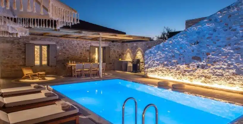 House with heated pool  Crete