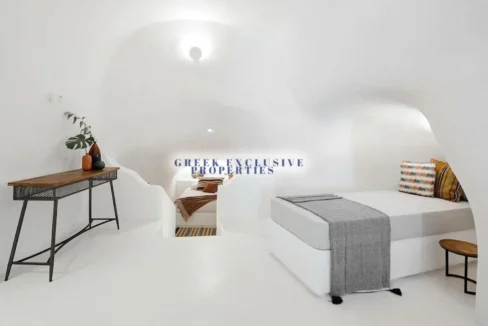 2 Charming Santorini Cave-Houses in Megalochori 2