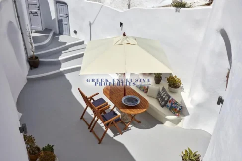 2 Charming Santorini Cave-Houses in Megalochori 21