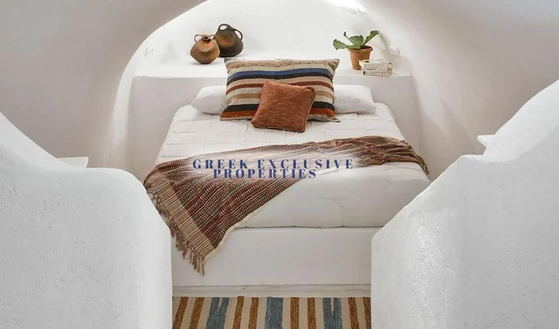 2 Charming Santorini Cave-Houses in Megalochori 3