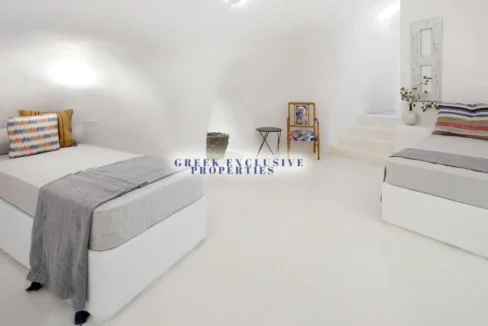 2 Charming Santorini Cave-Houses in Megalochori 9