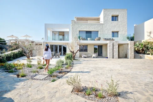 Beachfront Villa With View in Paros for Sale 15