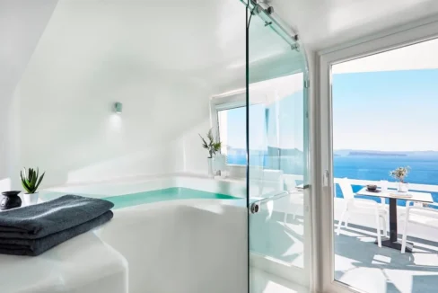 Luxurious Suites for Sale in Oia, Santorini 1