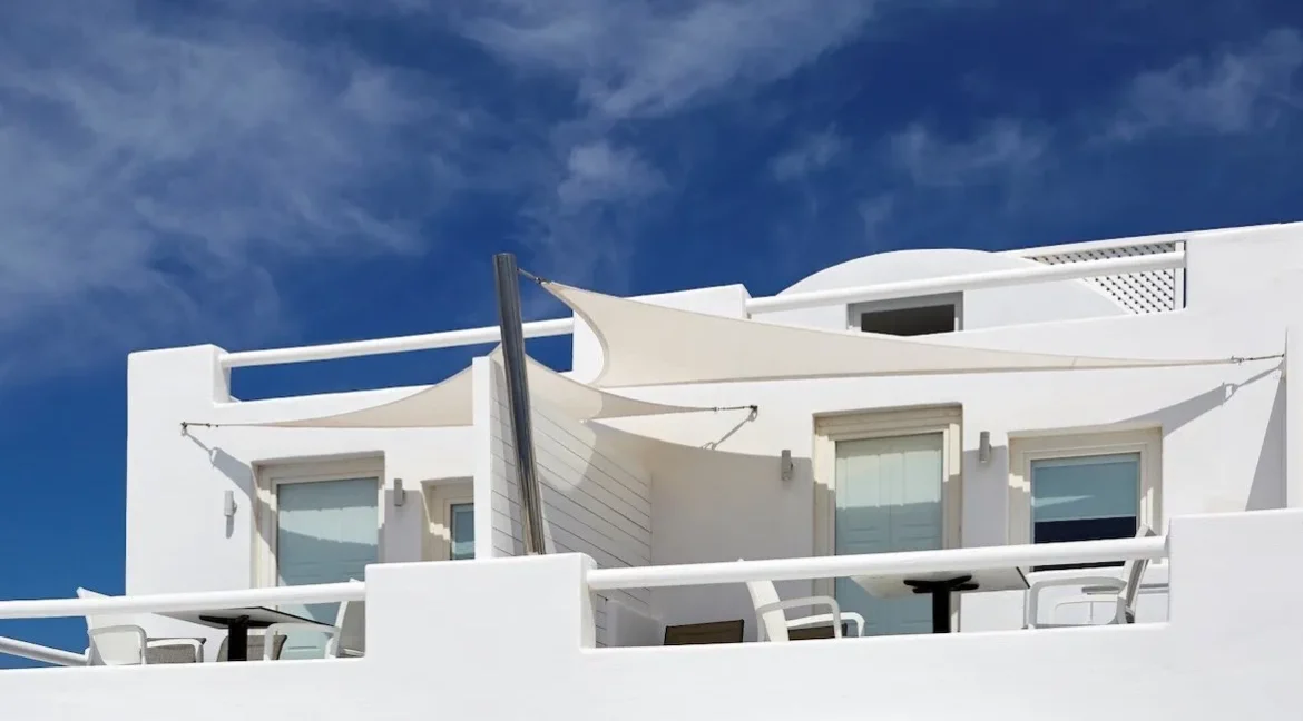 Luxurious Suites for Sale in Oia, Santorini 11