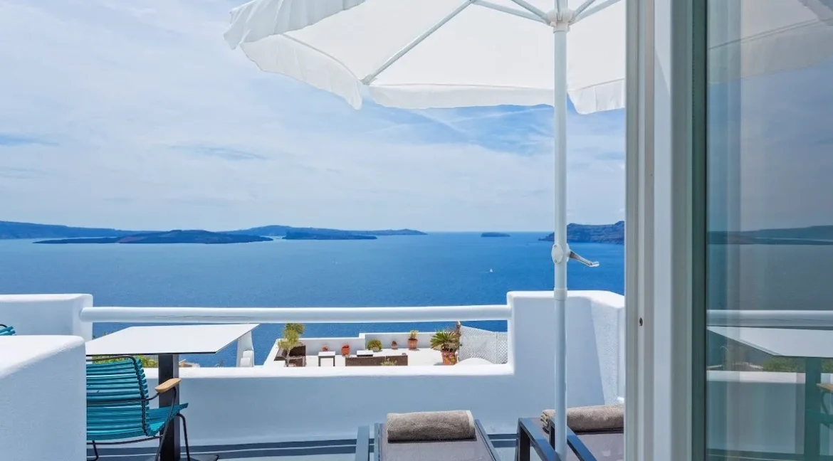 Luxurious Suites for Sale in Oia, Santorini 13