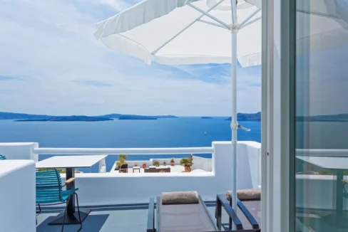 Luxurious Suites for Sale in Oia, Santorini 13