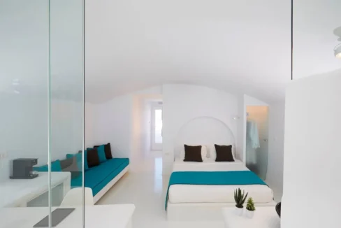 Luxurious Suites for Sale in Oia, Santorini 2