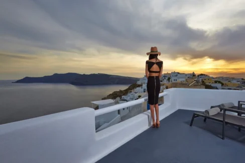 Luxurious Suites for Sale in Oia, Santorini 8