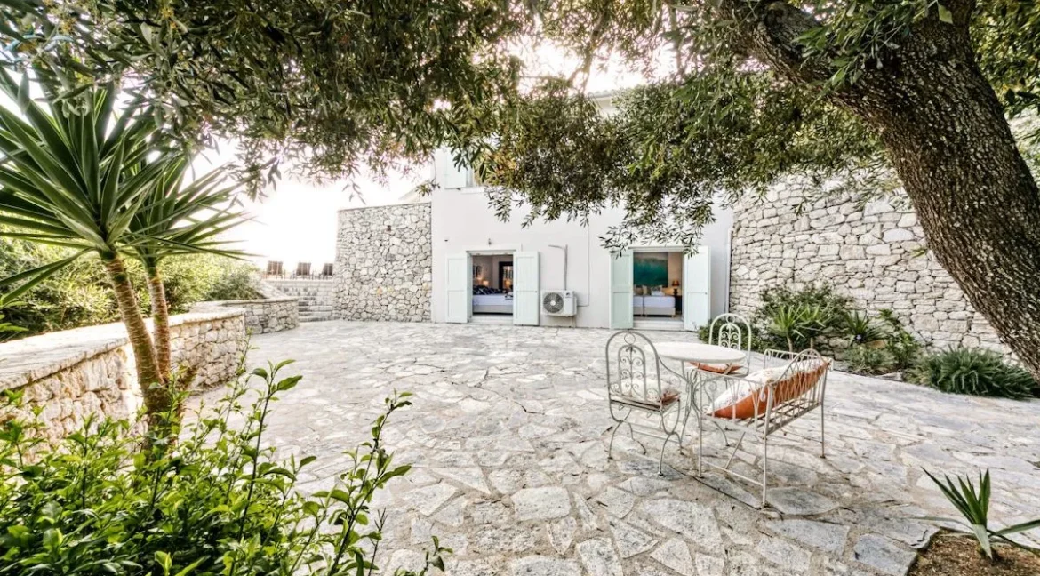 Luxurious Hilltop Retreat in Nissaki, Corfu 11
