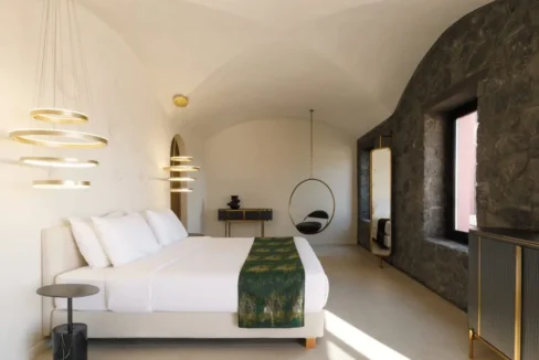 Luxurious Hotel for Sale in Oia, Santorini 1
