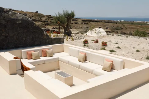 Luxurious Hotel for Sale in Oia, Santorini 2