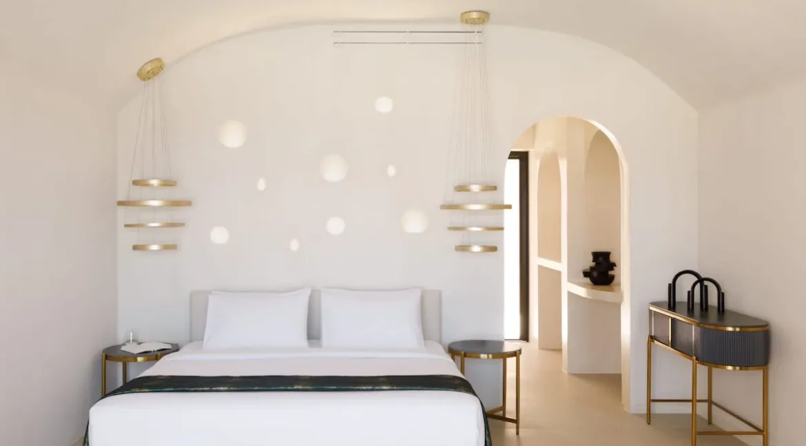 Luxurious Hotel for Sale in Oia, Santorini 5