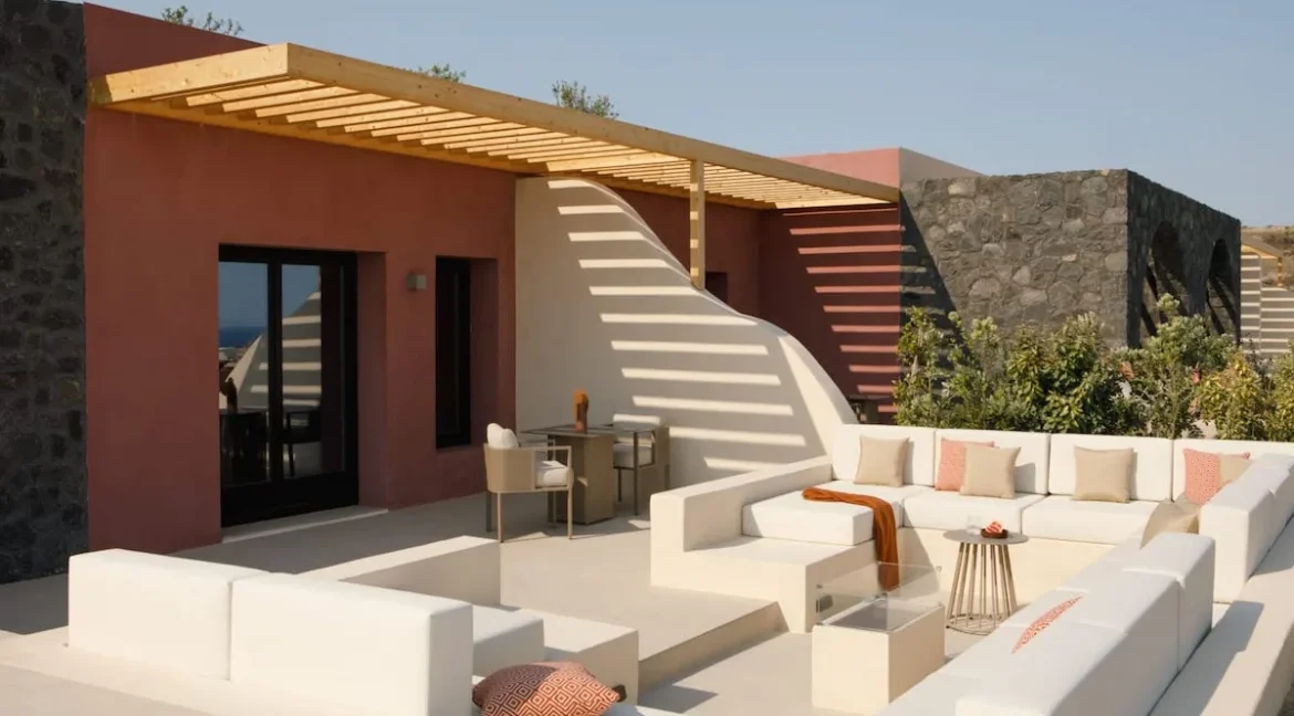 Luxurious Hotel for Sale in Oia, Santorini 9