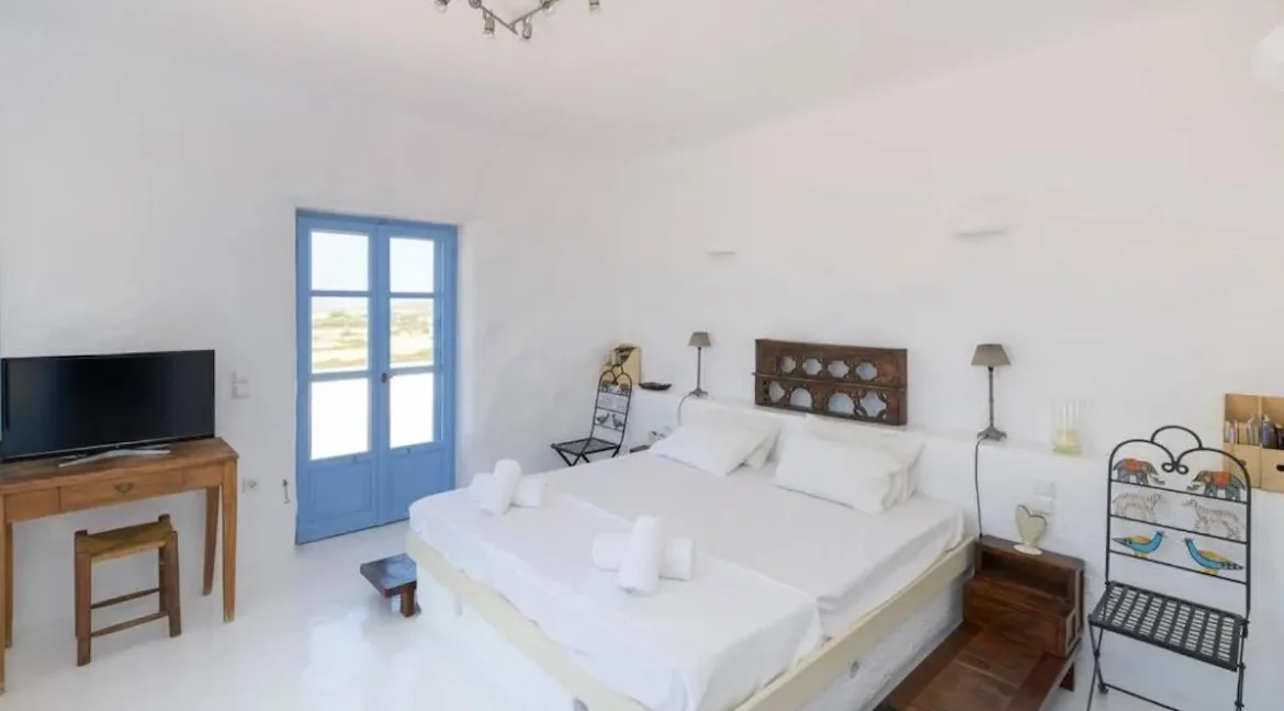 Traditional Cycladic Villa in Paros for sale 15