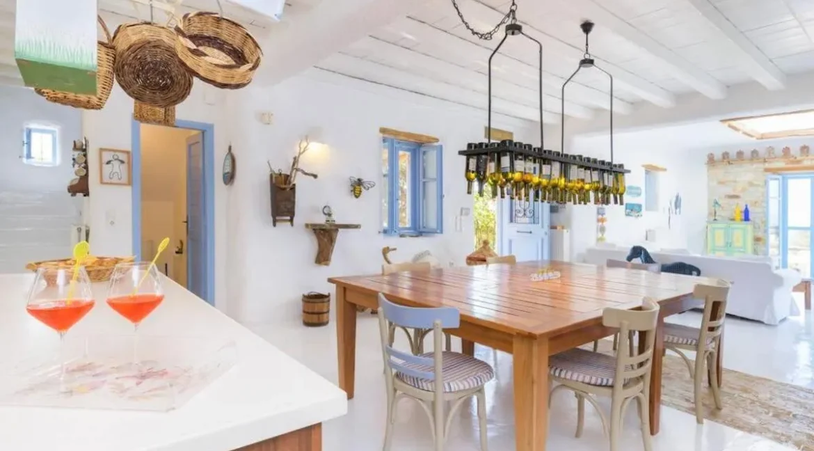 Traditional Cycladic Villa in Paros for sale 18