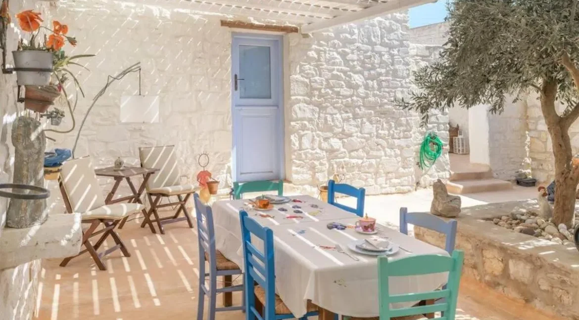 Traditional Cycladic Villa in Paros for sale 21