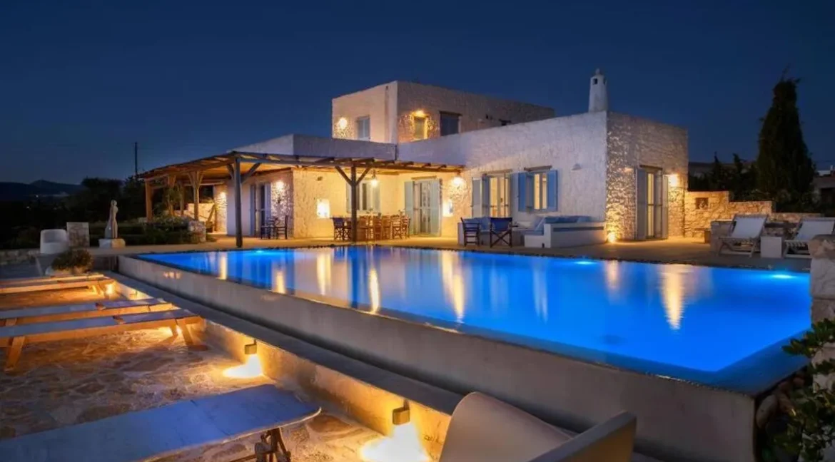 Traditional Cycladic Villa in Paros for sale 24