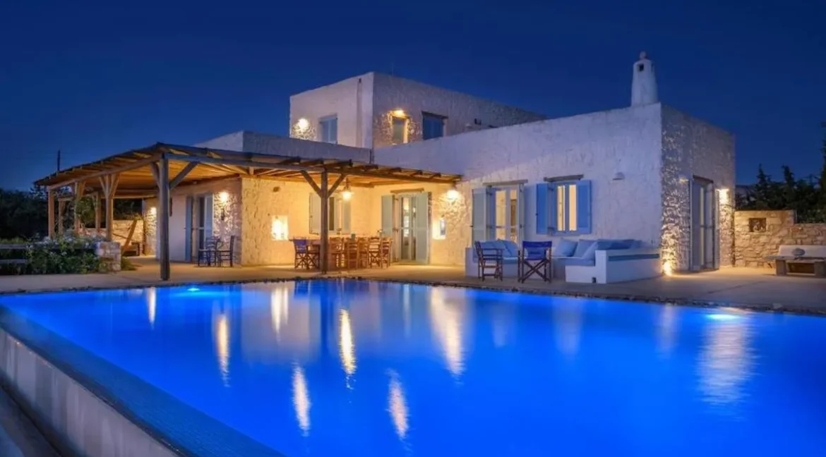 Traditional Cycladic Villa in Paros for sale 31