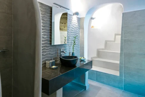 Apartment with Jacuzzi for sale at Santorini Greece 4