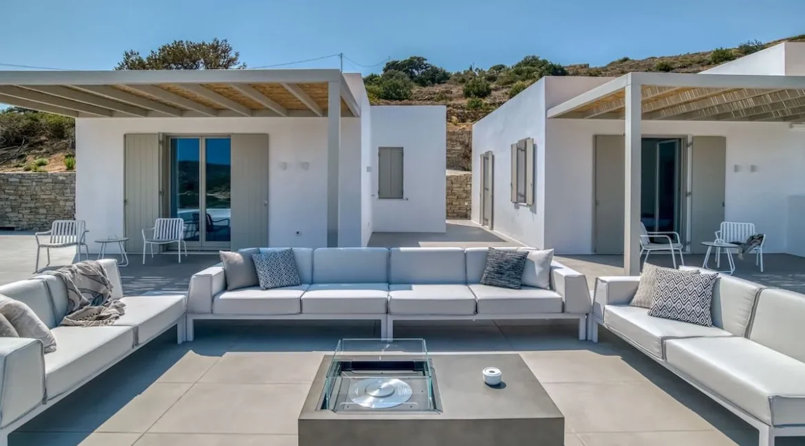 Luxury living in this contemporary villa at Paros, for sale 31