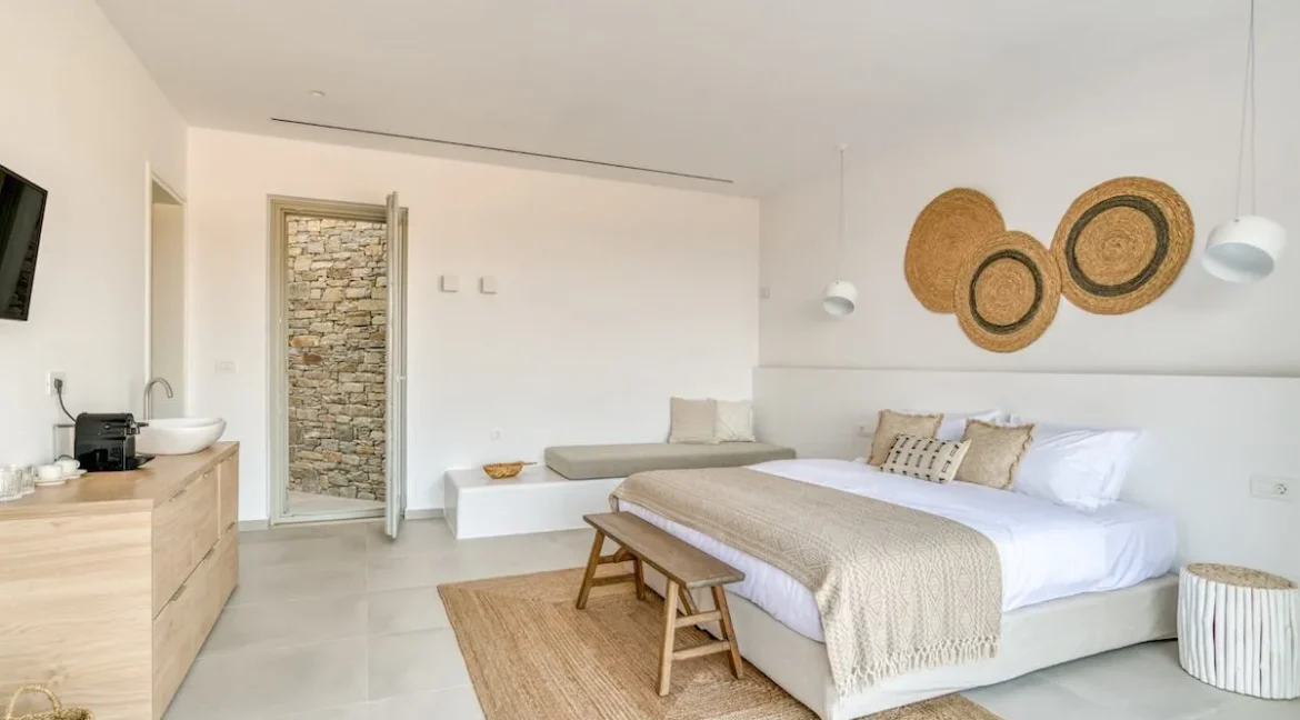 Luxury living in this contemporary villa at Paros, for sale 34