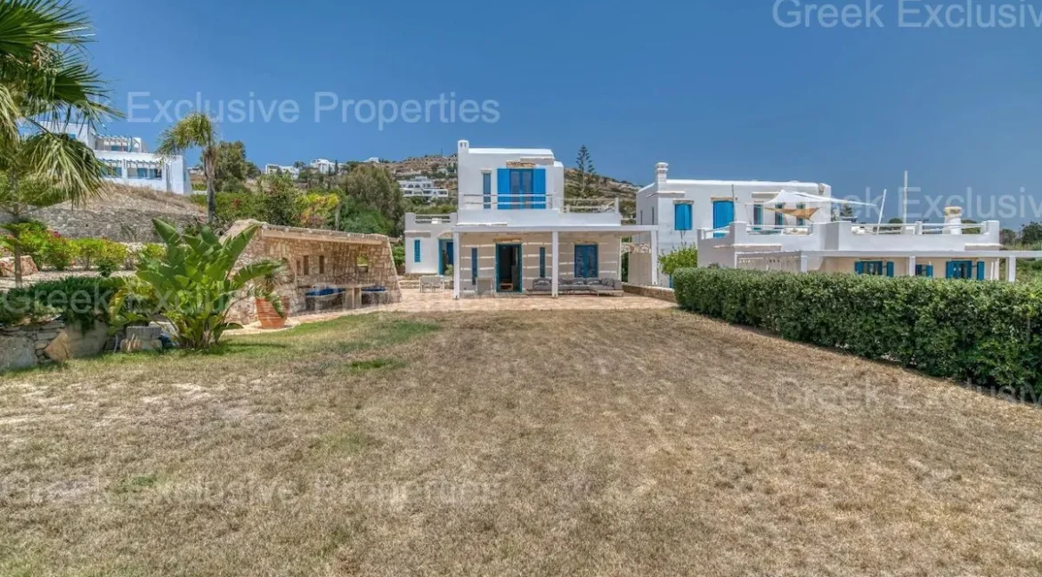 Seaview Villa for Sale in Paros, walking distance to the beach 1