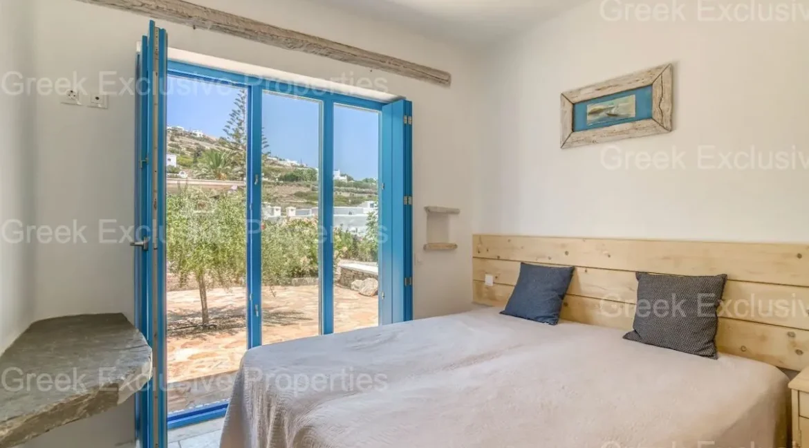 Seaview Villa for Sale in Paros, walking distance to the beach 3