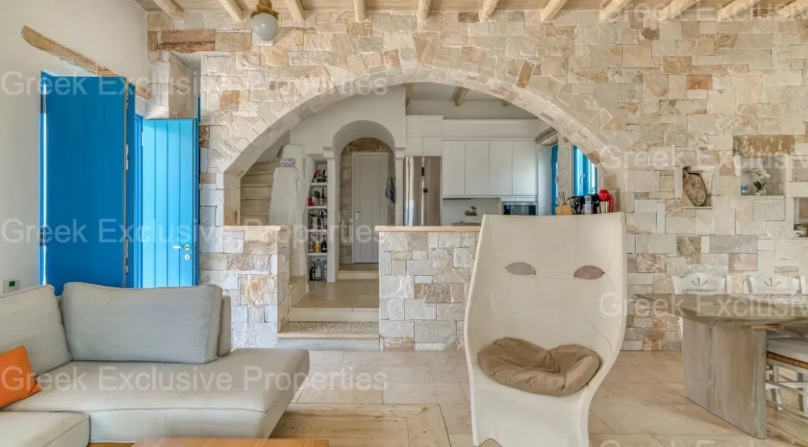 Seaview Villa for Sale in Paros, walking distance to the beach 9