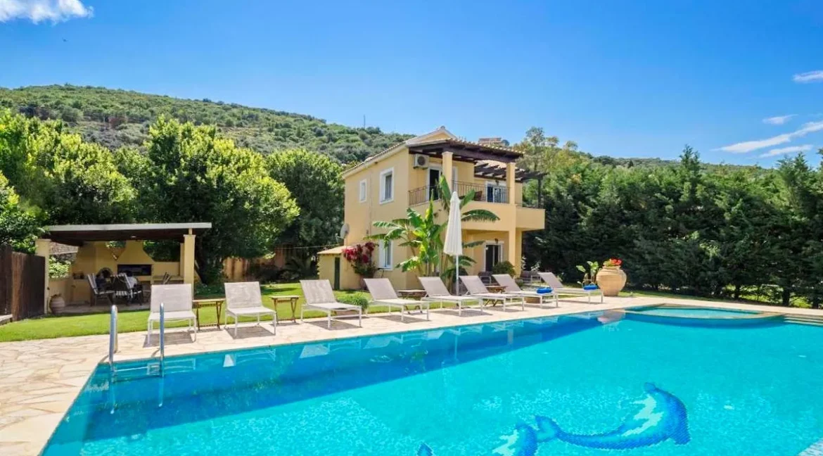 On the beach! Villa with direct sea access at Corfu, Kassiopi 16