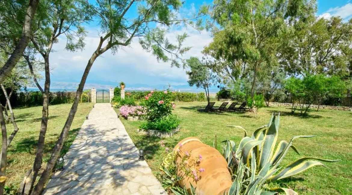 On the beach! Villa with direct sea access at Corfu, Kassiopi 17