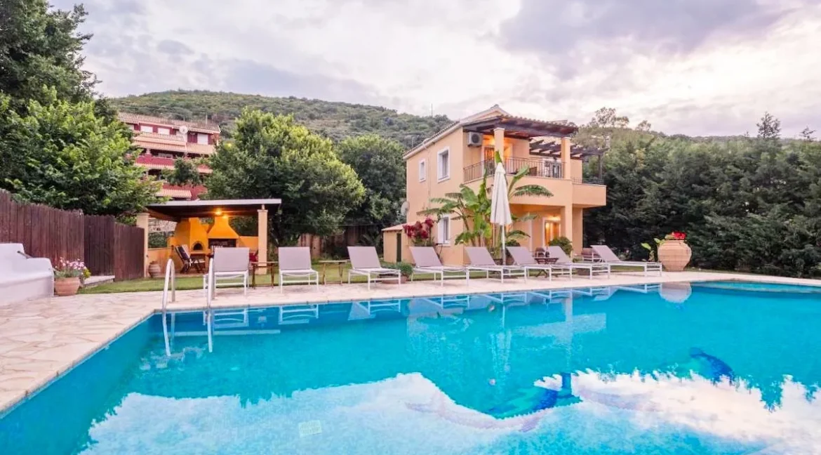 On the beach! Villa with direct sea access at Corfu, Kassiopi 7