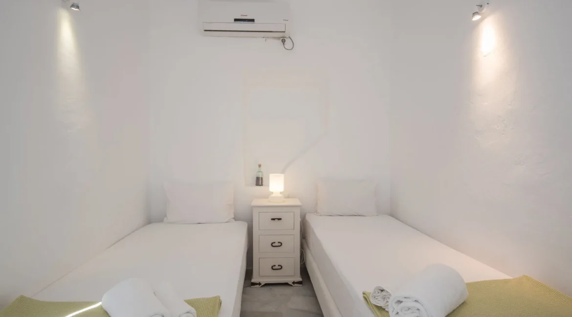 Property in Paros, Santa Maria 6